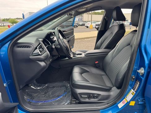 Used 2019 Toyota Camry SE FWD image 9