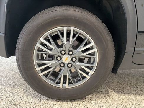 Used 2025 Chevrolet Traverse LT w/ Driver Confidence Package image 35