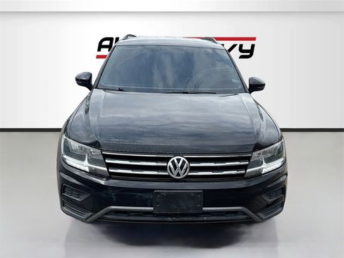 Used 2018 Volkswagen Tiguan S image 2