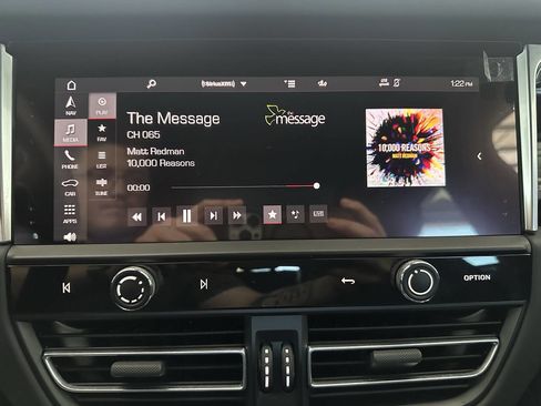 Used 2023 Porsche Macan Turbo image 35