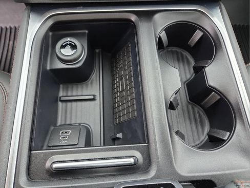 New 2025 Ford Expedition Active image 25