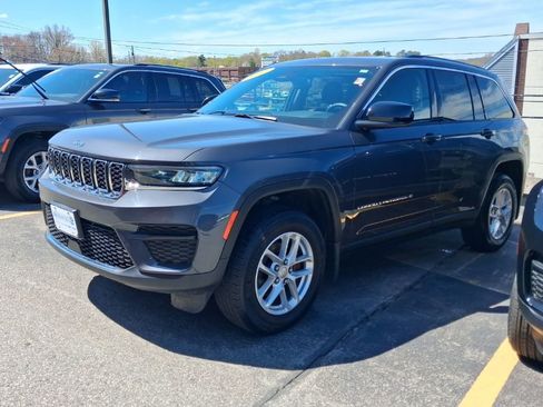 Certified 2023 Jeep Grand Cherokee Laredo X AWD/4WD image 3