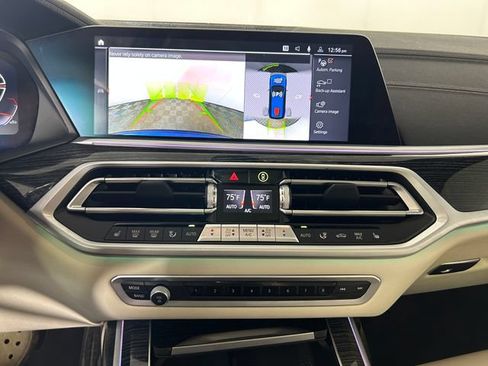 Used 2022 BMW X7 xDrive40i w/ M Sport Package AWD/4WD image 23