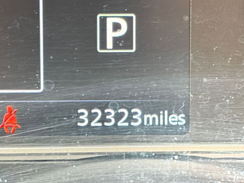 Used 2025 Nissan Versa SV image 36