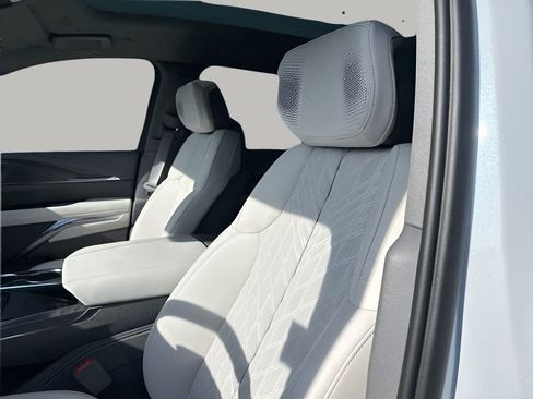 New 2026 Cadillac Escalade IQ Luxury 1 w/ LPO, Floor Liner Package AWD/4WD image 26