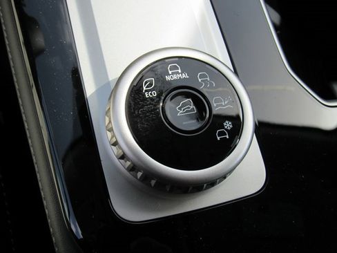 New 2025 Mitsubishi Outlander SE image 21