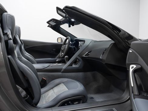 Used 2015 Chevrolet Corvette Z06 w/ 3LZ Preferred Equipment Group image 24