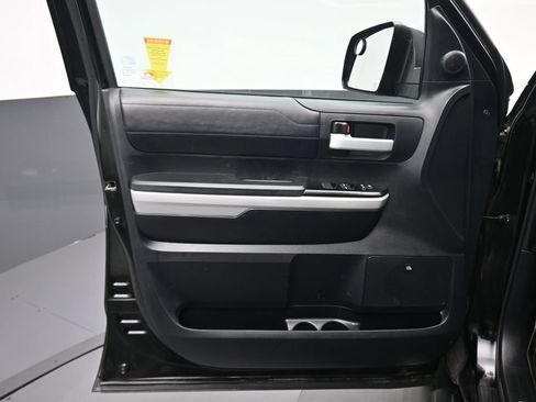 Used 2018 Toyota Tundra Limited w/ Limited Premium Package AWD/4WD image 9