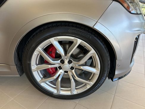 Used 2022 Land Rover Range Rover Sport SVR image 11