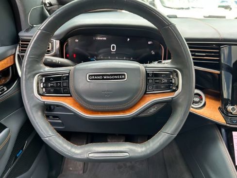 Used 2022 Jeep Grand Wagoneer Series III AWD/4WD image 10