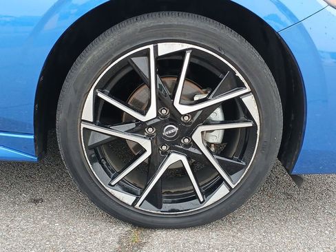 Used 2025 Nissan Sentra SR FWD image 33