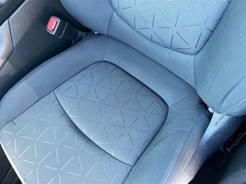 Used 2021 Toyota RAV4 XLE w/ Convenience Package FWD image 19