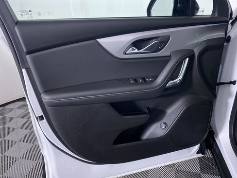 Certified 2024 Chevrolet Blazer LT w/ Convenience Package image 11