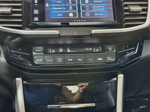 Used 2017 Honda Accord EX-L image 18