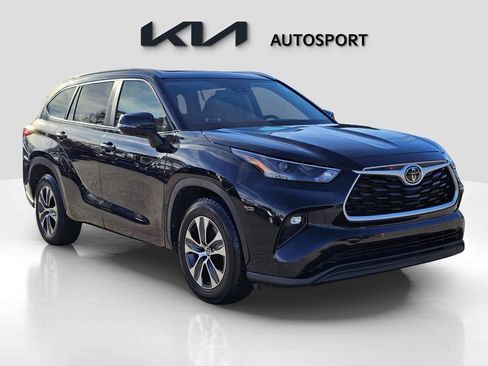Used 2023 Toyota Highlander XLE image 5