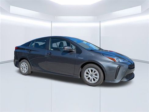 Used 2022 Toyota Prius LE image 1