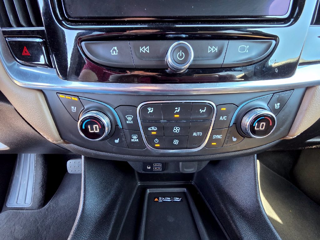 Used 2023 Chevrolet Traverse Premier FWD image 23