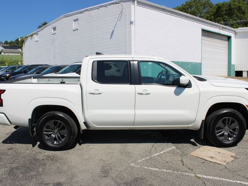 Certified 2025 Nissan Frontier SV AWD/4WD image 7