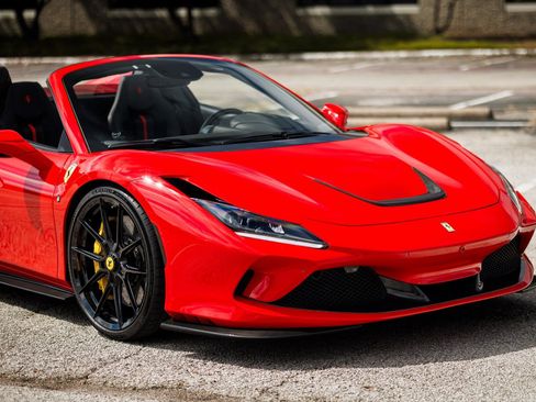 Used 2021 Ferrari F8 Tributo image 42
