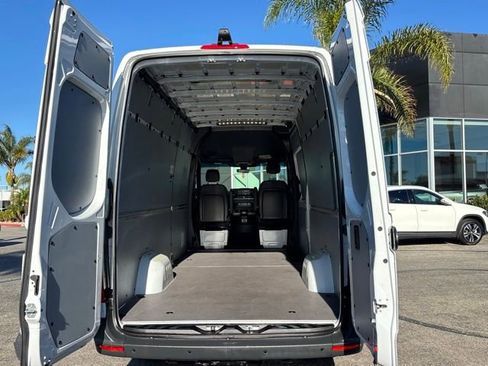 Used 2025 Mercedes-Benz Sprinter 2500 image 25