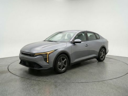 Used 2025 Kia K4 FWD image 3