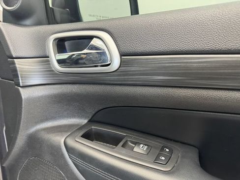 Used 2019 Jeep Grand Cherokee Altitude RWD image 41