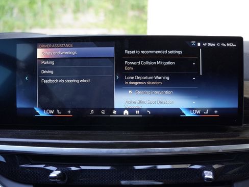 Used 2024 BMW X5 sDrive40i w/ M Sport Package RWD image 23