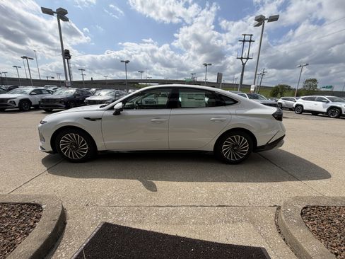 New 2026 Hyundai Sonata Limited FWD image 10