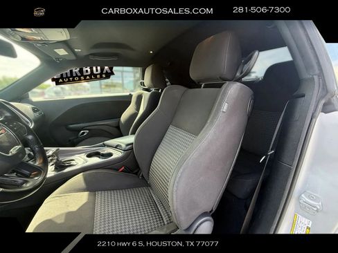 Used 2019 Dodge Challenger GT w/ Driver Convenience Group RWD image 17