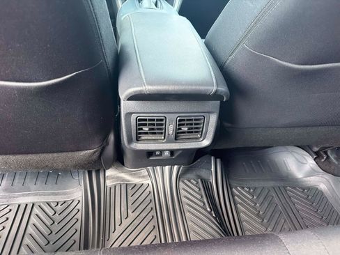 Used 2021 Toyota Venza LE AWD/4WD image 17