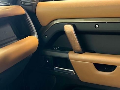 Used 2023 Land Rover Defender 110 X image 32