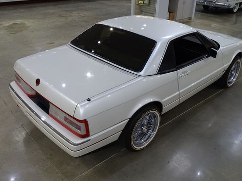 Used 1991 Cadillac Allante FWD image 14