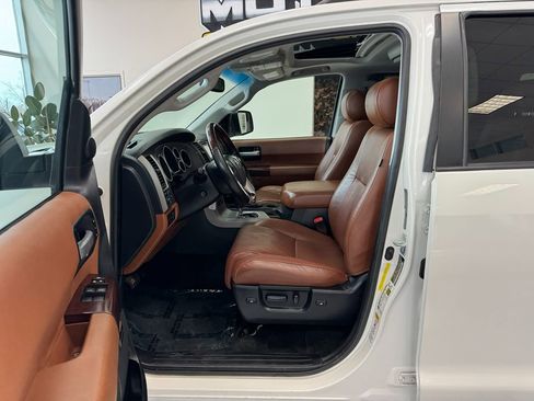 Used 2016 Toyota Sequoia Platinum image 11