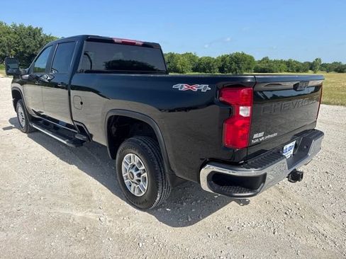 Used 2025 Chevrolet Silverado 2500 LT w/ Convenience Package AWD/4WD image 4