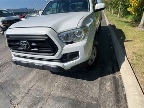 Used 2020 Toyota Tacoma SR image 3
