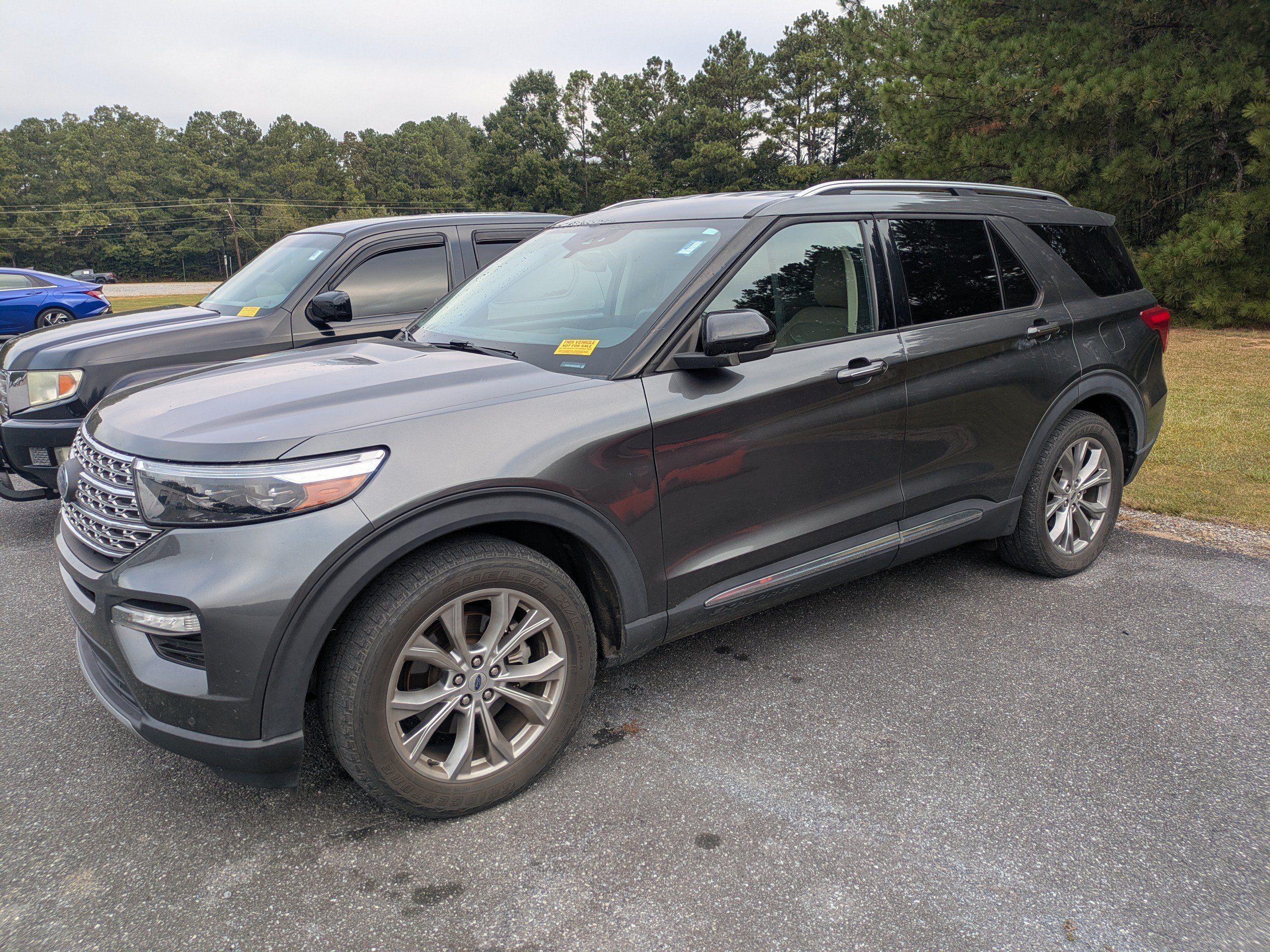 Used 2020 Ford Explorer Limited RWD image 2