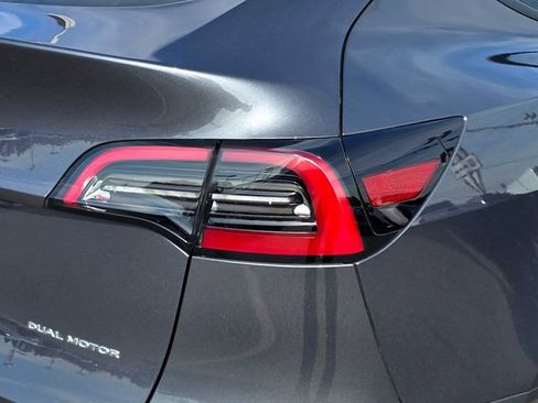 Used 2023 Tesla Model Y Long Range image 21