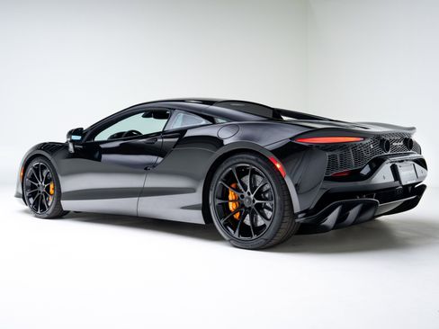 Used 2026 McLaren Artura image 19