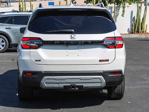 Used 2024 Honda Pilot TrailSport image 8