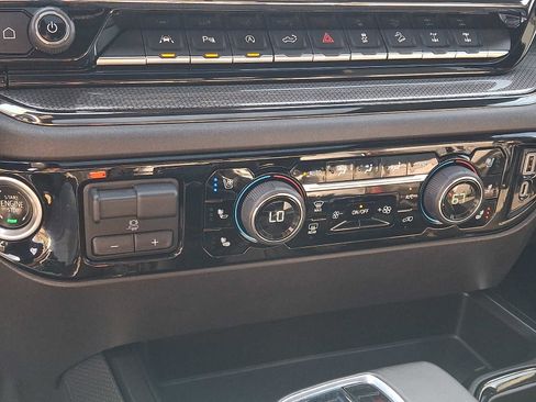 Used 2023 Chevrolet Silverado 1500 ZR2 w/ Technology Package image 17