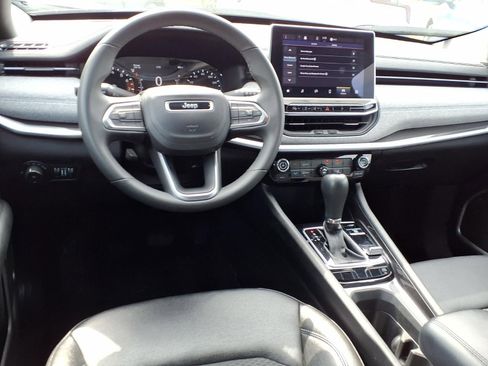 Used 2024 Jeep Compass Latitude AWD/4WD image 6