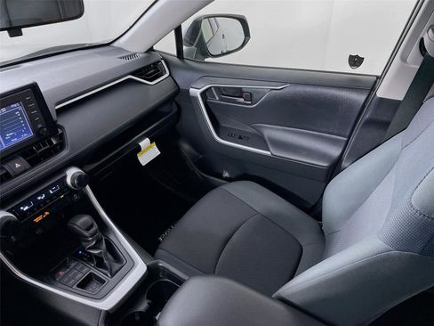 Used 2019 Toyota RAV4 LE w/ Carpet Mat Package image 25