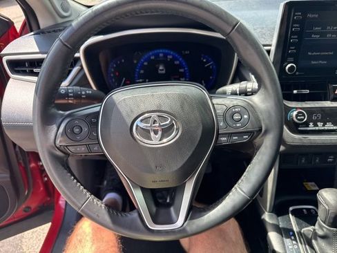Used 2022 Toyota Corolla Cross XLE w/ Convenience Package FWD image 16