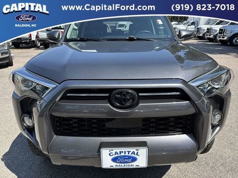 Used 2020 Toyota 4Runner SR5 Premium w/ Moonroof Package RWD image 10