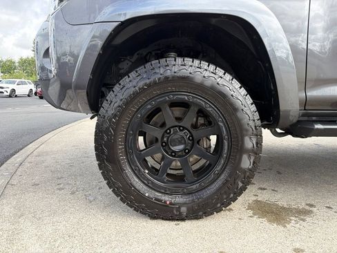 Used 2019 Toyota 4Runner SR5 Premium AWD/4WD image 9