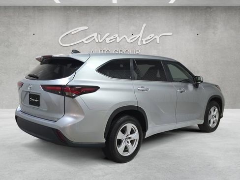 Used 2025 Toyota Highlander LE image 16