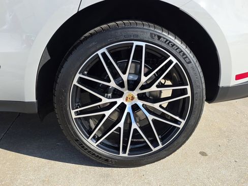 New 2026 Porsche Macan image 27