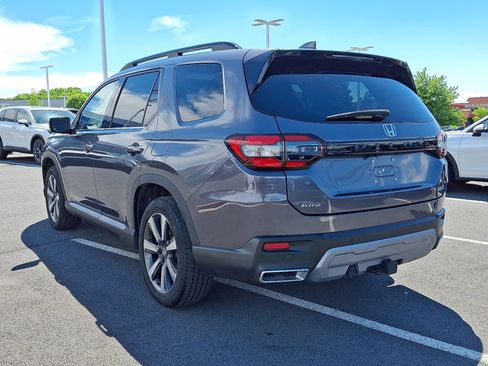 Certified 2025 Honda Pilot Touring image 4