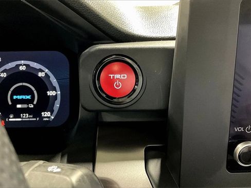 Used 2025 Toyota Tacoma TRD Off-Road w/ TRD Off Road Upgrade Package image 32