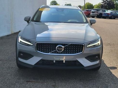 Used 2024 Volvo V60 B5 Cross Country Ultimate AWD/4WD image 3